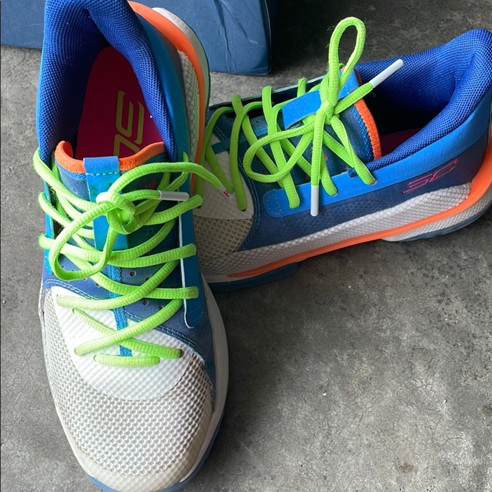 Under Armour Boys Shoes size 7 Y